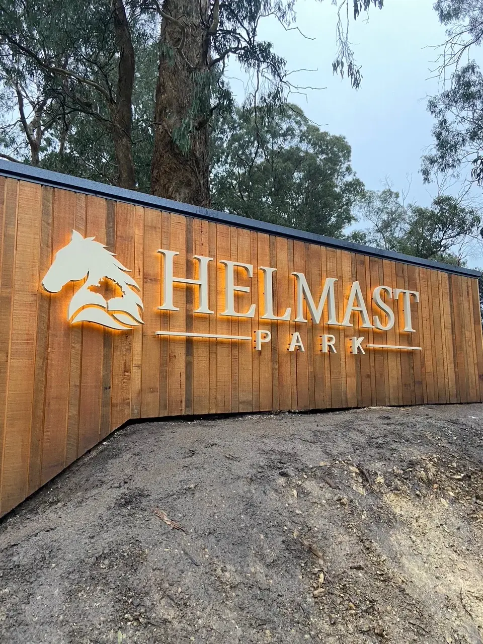 Helmast Park, Equine