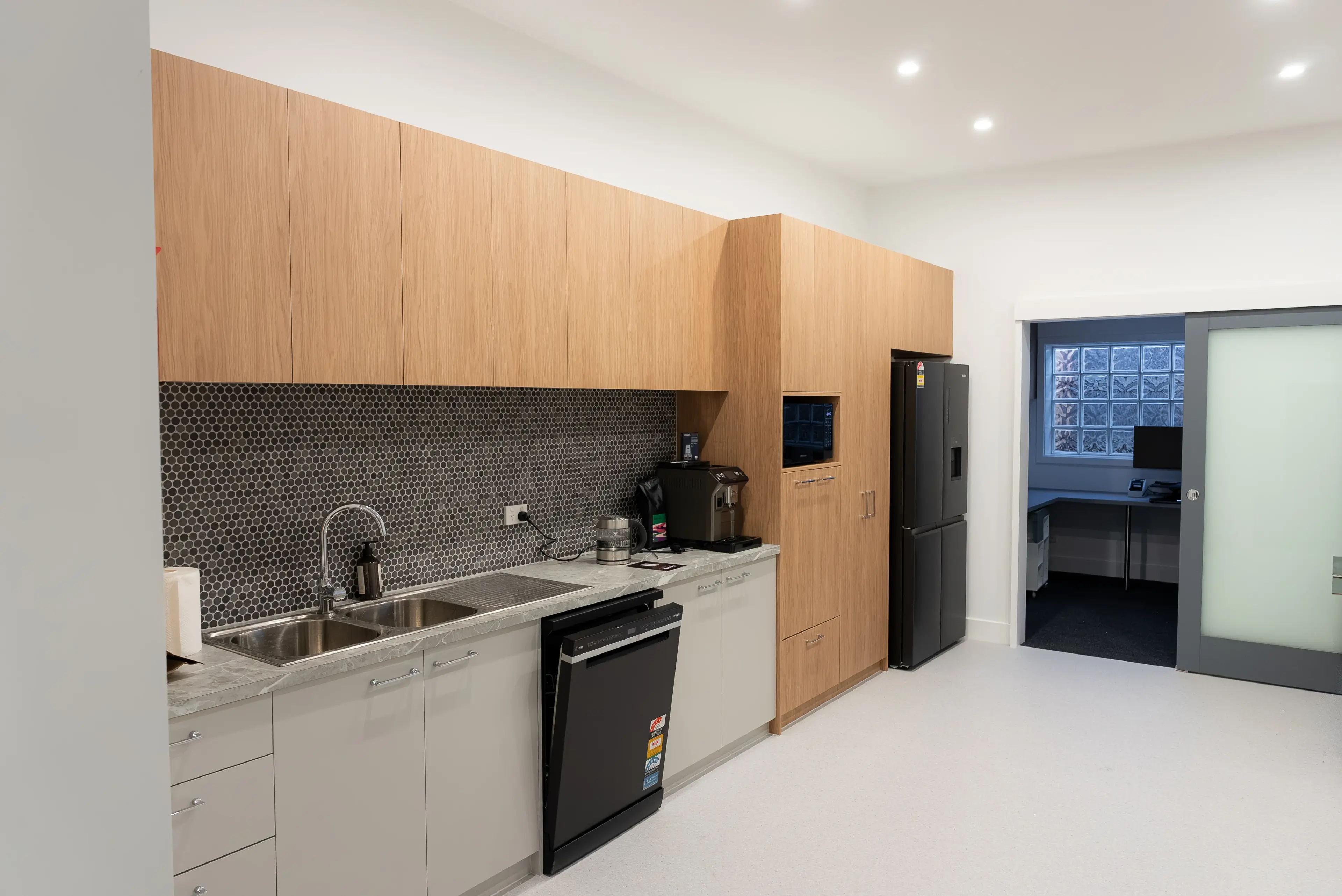 255 Pakington Street, image 4